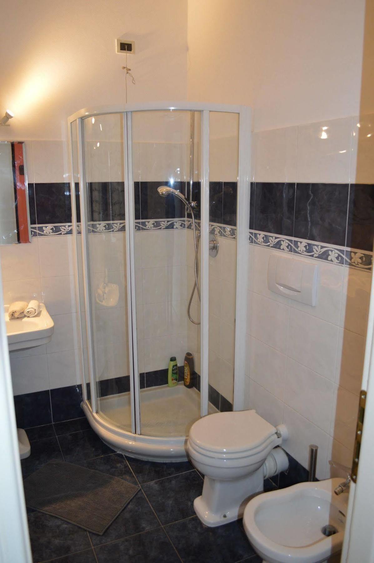 Au Petit Bonheur Apartment เจนัว ภายนอก รูปภาพ